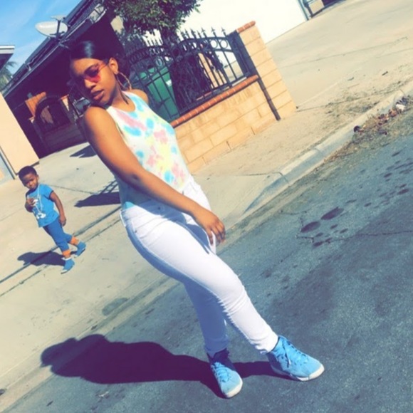 Profile Picture of Ariel Relf (@arielrelf097) on Poshmark