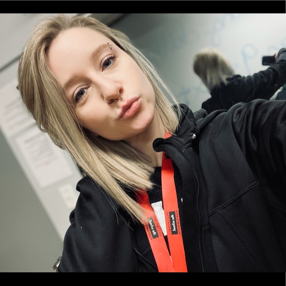 Profile Picture of Katarina Borghoff (@katarinafb) on Poshmark
