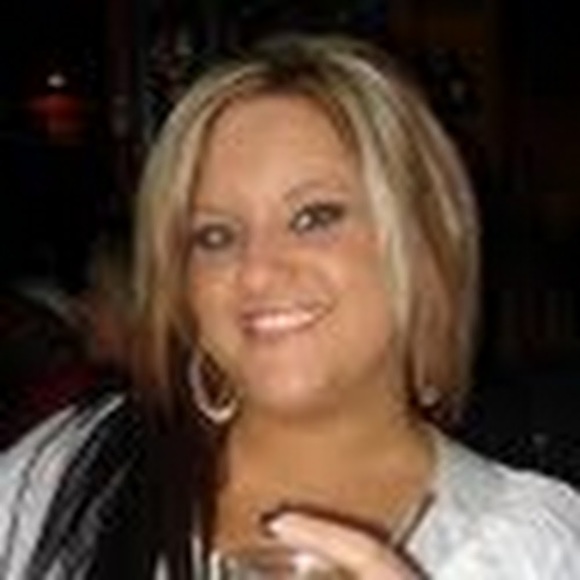 Profile Picture of Shannon Sutterman (@ssutterman) on Poshmark