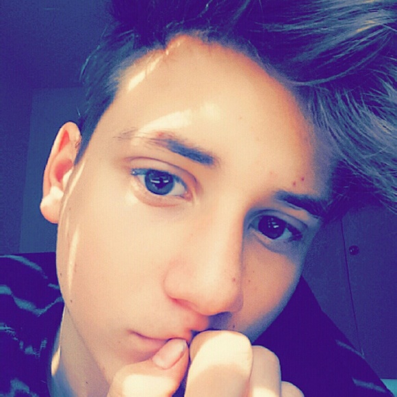 Profile Picture of Sean Sylvester (@sylvester03) on Poshmark