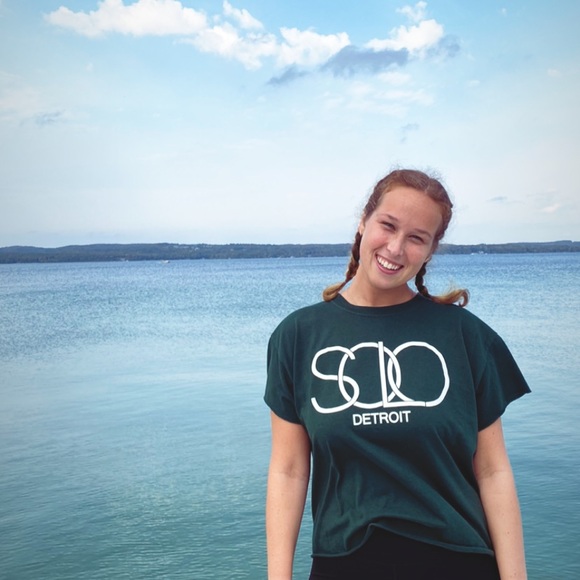 Profile Picture of Rebecca Deschner (@rjdesch) on Poshmark