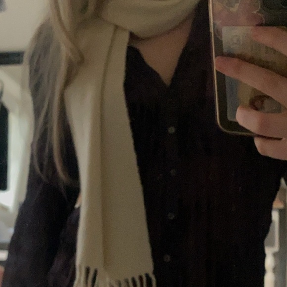 Profile Picture of Lucy Apfel (@lucya135) on Poshmark