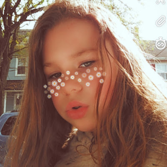 Profile Picture of Eva Seiple (@evadiva18042) on Poshmark