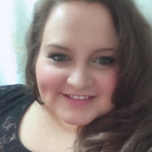 Profile Picture of Stephanie Rector (@stephanierec594) on Poshmark