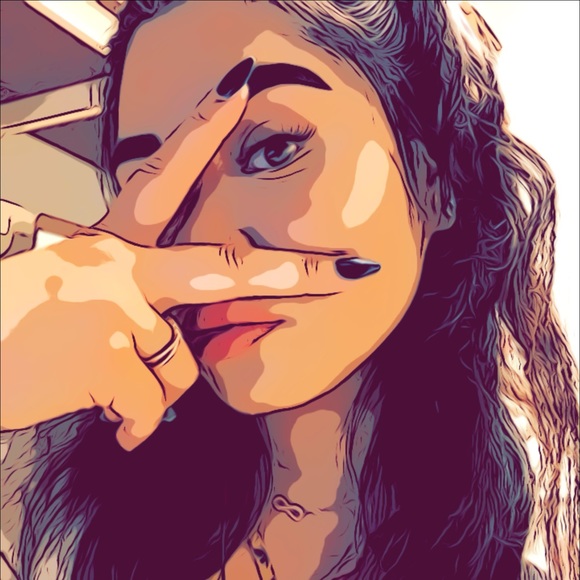 Profile Picture of Rae-lyn Vaaimamao (@raedizzo) on Poshmark