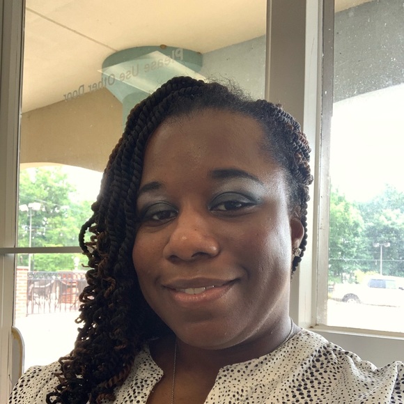 Profile Picture of Kaleshia Colister (@kccolister) on Poshmark