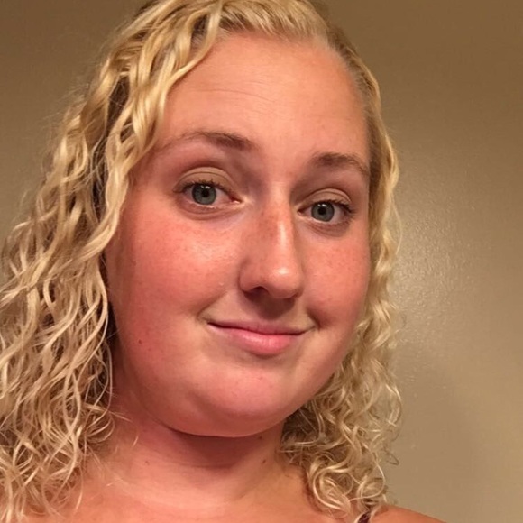 Profile Picture of Emily Geib (@egeib94) on Poshmark