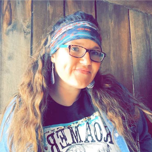 Profile Picture of Colbie Covert (@colbie_covert) on Poshmark