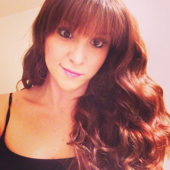 Profile Picture of Jordyn White (@jordwhyn) on Poshmark