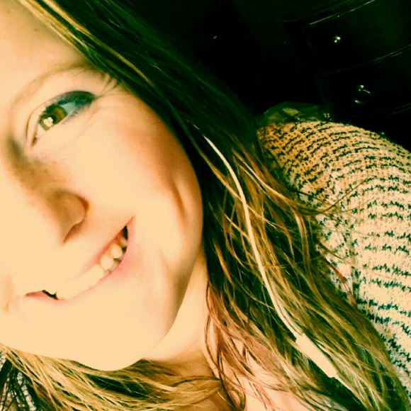 Profile Picture of Cheyenne Wagoner (@sywillow21) on Poshmark