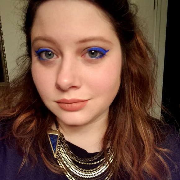 Profile Picture of Ell Minahan (@xxell) on Poshmark