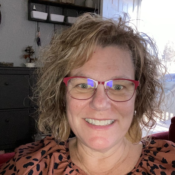 Profile Picture of Kelly Everetts (@sealpros1) on Poshmark
