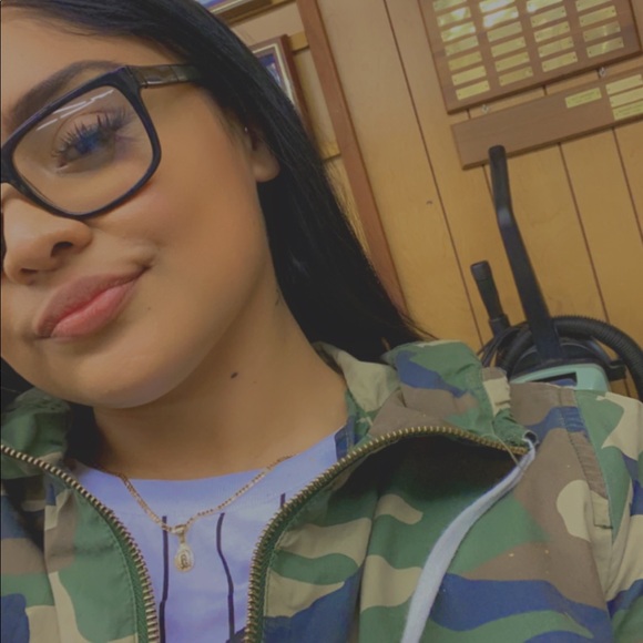 Profile Picture of Jessica Belman (@jessicabelma219) on Poshmark