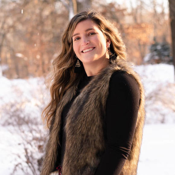 Profile Picture of Sara Trojanowski (@sara22t) on Poshmark