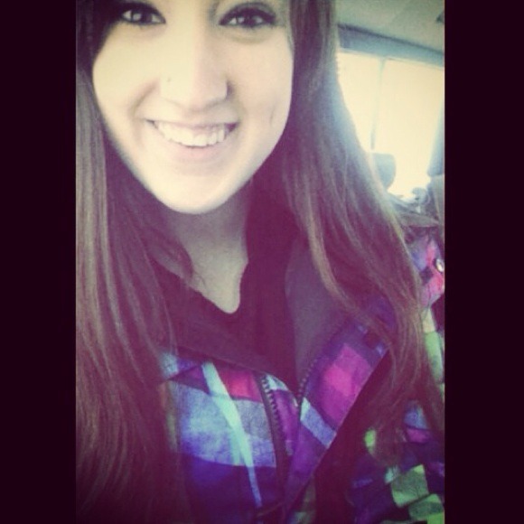 Profile Picture of Marqui Wisneski (@marqui_marissa) on Poshmark