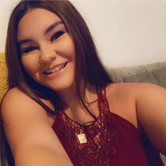 Profile Picture of Jessica Schriber (@_that1girljess) on Poshmark