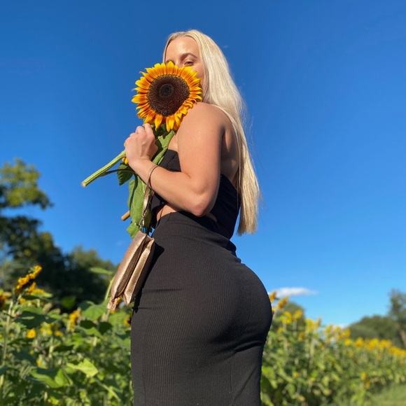 Profile Picture of Julia Haney (@juliahaney) on Poshmark