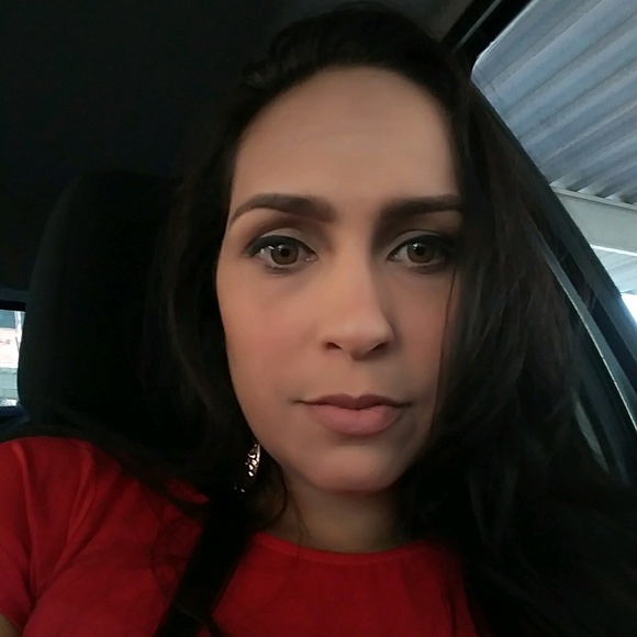 Profile Picture of Daniella Lima (@danilima) on Poshmark
