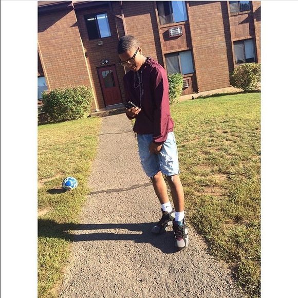 Rufus Howell - Poshmark Profile Picture of Rufus Howell (@levelingup) on Poshmark