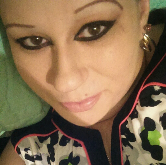 Profile Picture of Amanda Mickler (@amickler_06) on Poshmark