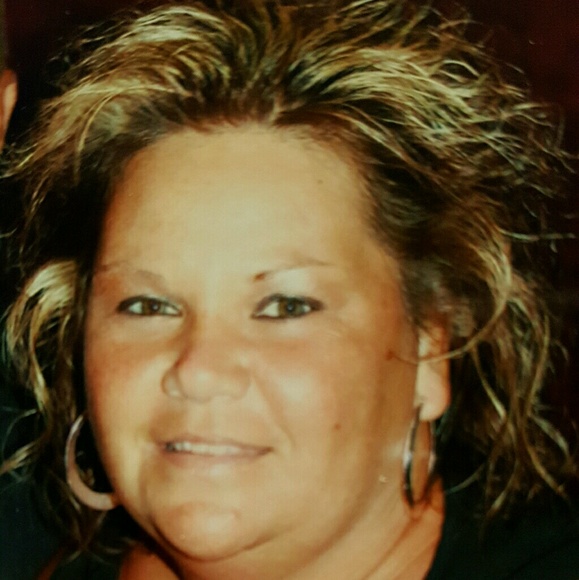 Profile Picture of Dawn Decker (@dawn_decker) on Poshmark