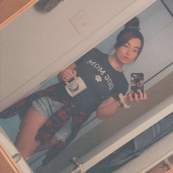 Profile Picture of Jacalyn Latham (@jackaykayyy) on Poshmark