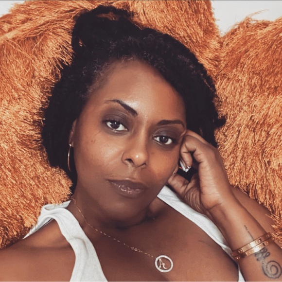 Profile Picture of Athenia Lee (@goddess214) on Poshmark