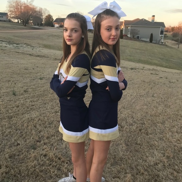 Profile Picture of Delightful Duet (@delightfulduet) on Poshmark