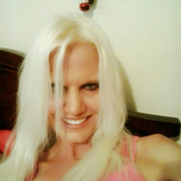 Profile Picture of Tonya Windham (@tonyawindham) on Poshmark