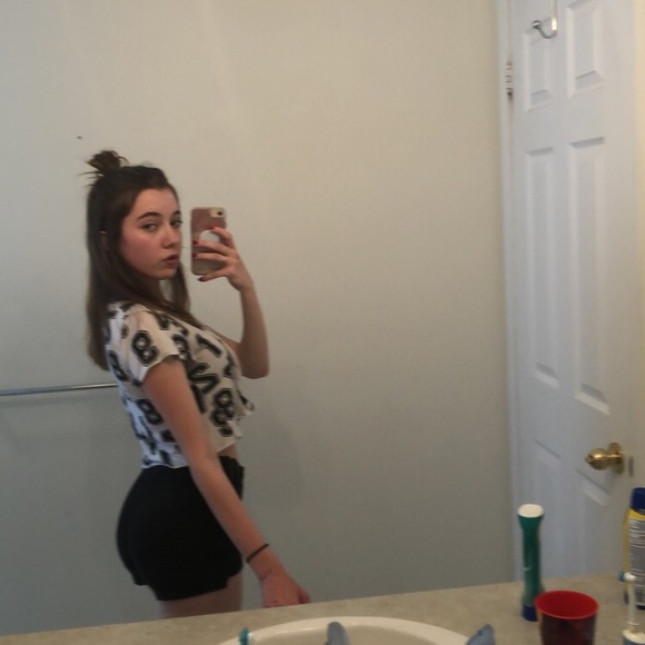 Profile Picture of Cierra Sedore (@cierrasedore) on Poshmark