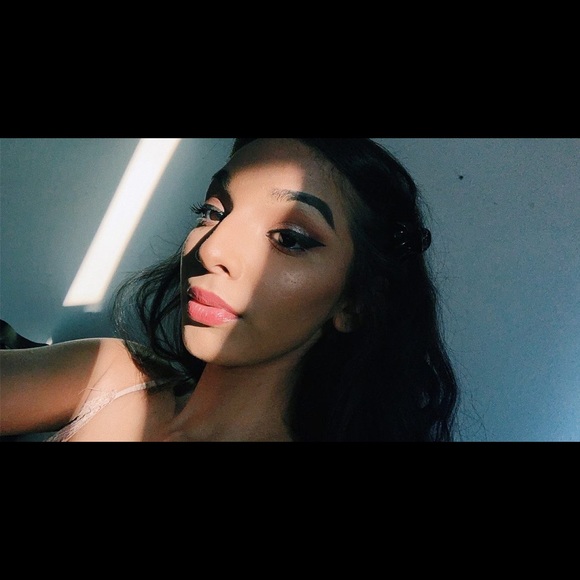 Profile Picture of Chloe Christopher (@chlochristopher) on Poshmark