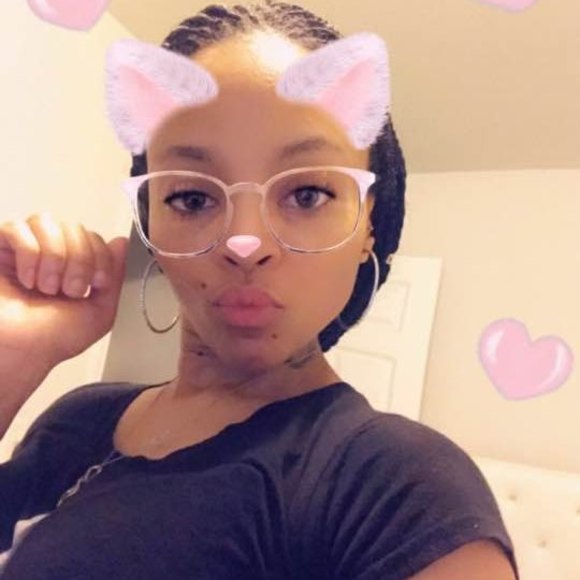 Profile Picture of Nakia Hargons (@nhargons) on Poshmark