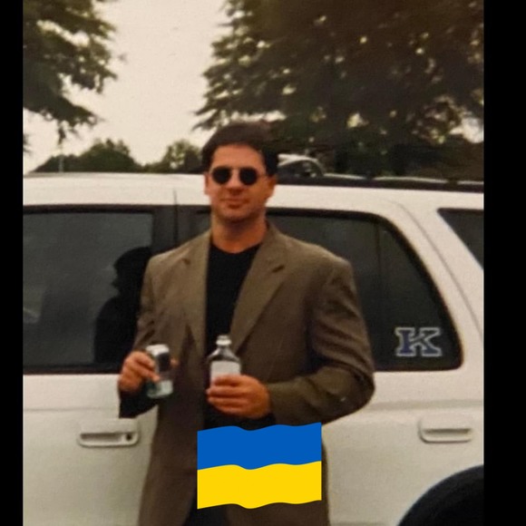 Profile Picture of Michael Schwab (@jewbeontop) on Poshmark