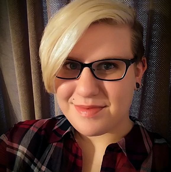 Profile Picture of Kalee Thompson (@kalemarithom) on Poshmark