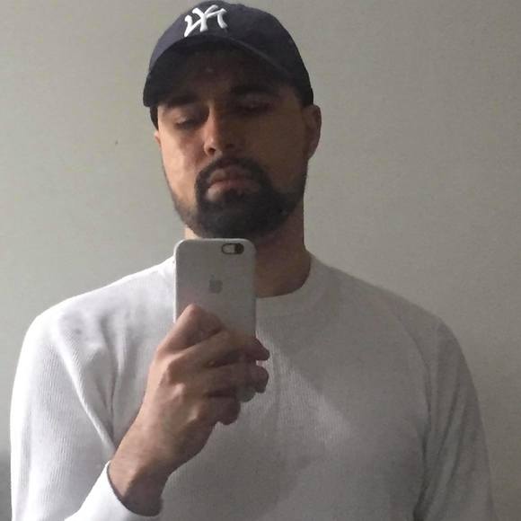 Profile Picture of Jonathan Quintal (@johnnyquestt) on Poshmark