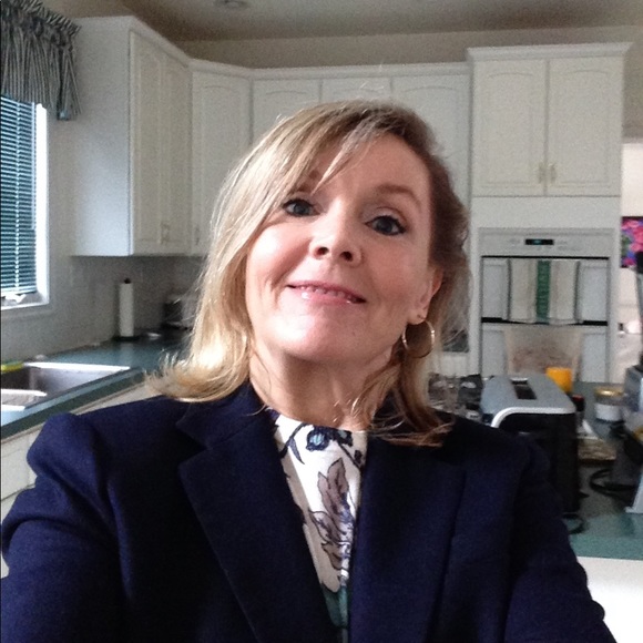 Profile Picture of Susan Simonik (@suzar63) on Poshmark