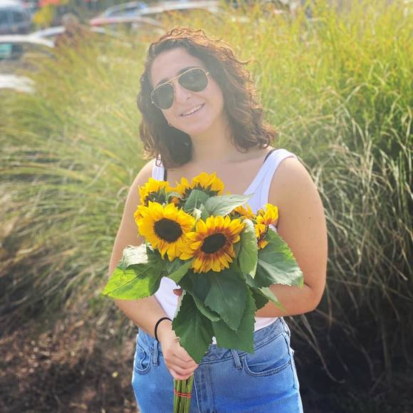 Profile Picture of Michelle Tirabassi (@mtbella92) on Poshmark