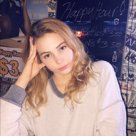 Profile Picture of Julianna Gough (@julie_gough) on Poshmark