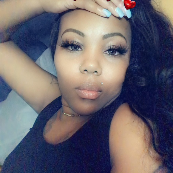 Profile Picture of Berthana Woods (@cookie11041223) on Poshmark