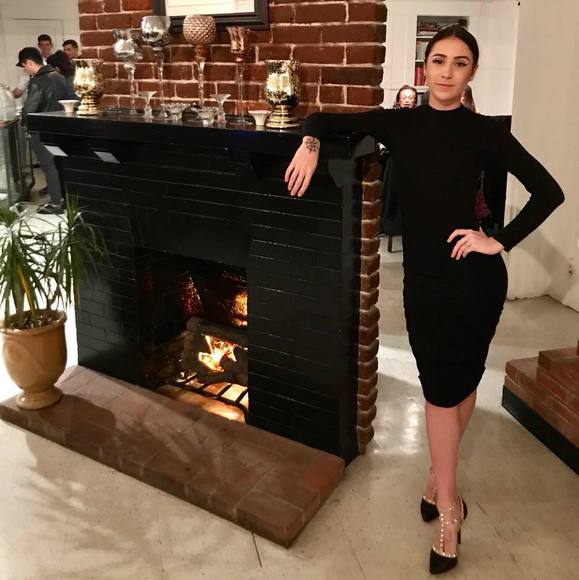 Profile Picture of Danielle Mulloy (@californialife) on Poshmark
