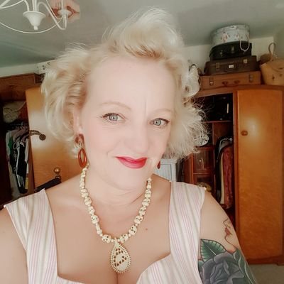 Profile Picture of Donna Griffin (@Rosyrapture) on Twitter