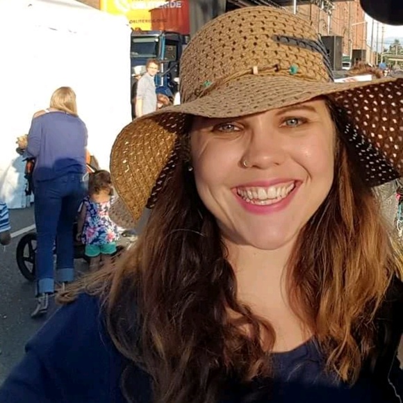 Profile Picture of Niki Haukap (@nikichicki7) on Poshmark