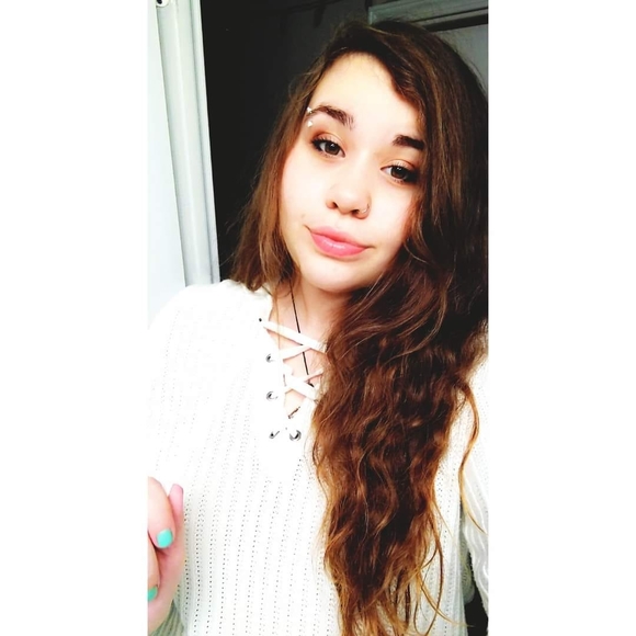 Profile Picture of Natalie Cottingham (@nataliecottingh) on Poshmark