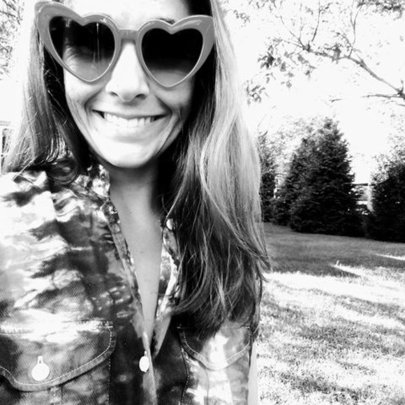 Profile Picture of Shell Thomas (@shell_t) on Poshmark