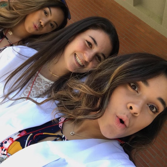 Profile Picture of Santana Merryfield (@santana_33) on Poshmark