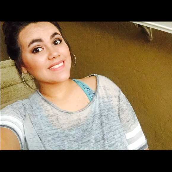 Profile Picture of Abbey Rose (@abbeyroseeee) on Poshmark