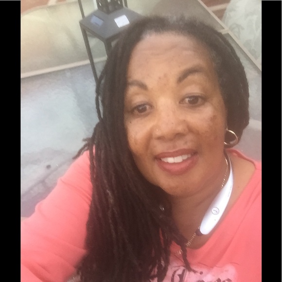 Profile Picture of Orlanda Cunningham (@makemoremoney) on Poshmark