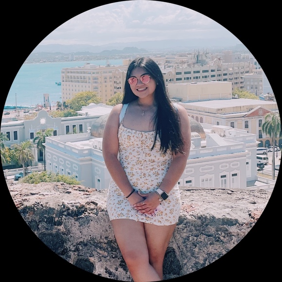 Profile Picture of Rosa Uriostegui (@rosauriostegui) on Poshmark