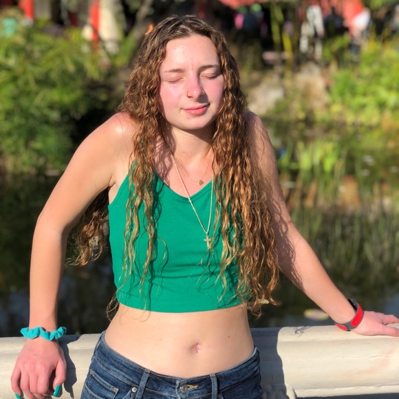 Profile Picture of Izzy Lurie (@izby02) on Poshmark