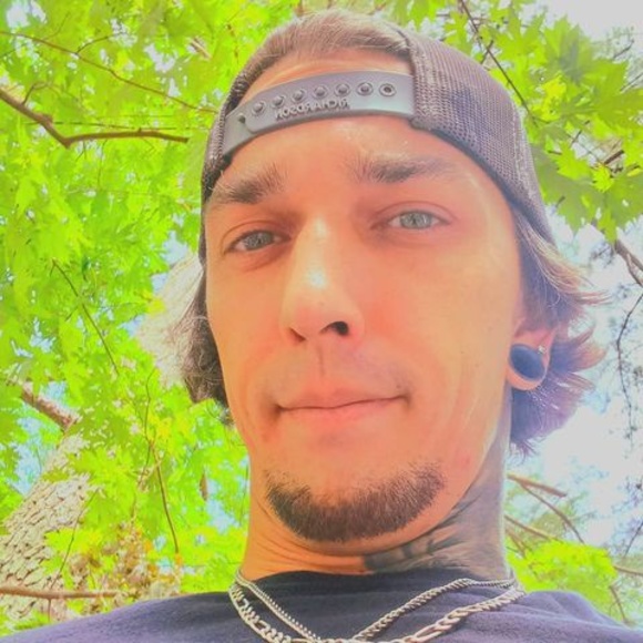 Profile Picture of Dustin Weber (@dustinweber90) on Poshmark